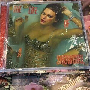 🆕 The Life of a Showgirl CD